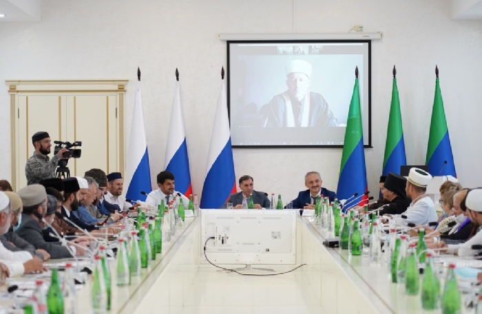 Председатель РДУМ Астраханской области ЦДУМ России принял участие в общественно-религиозном форуме в Махачкале