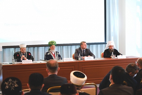 В Астрахани состоялась Межрегиональная научно-практическая конференции «Ислам – исторические уроки и опыт современности в сохранении поликультурного пространства и единства мусульманской общины»
