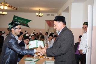 Выпускники медресе «Нуруль-Ислам» получили дипломы