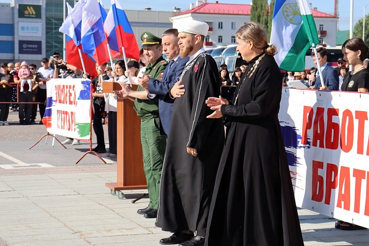 Священнослужители напутствовали бойцов, отправляющихся в зону специальной военной операции