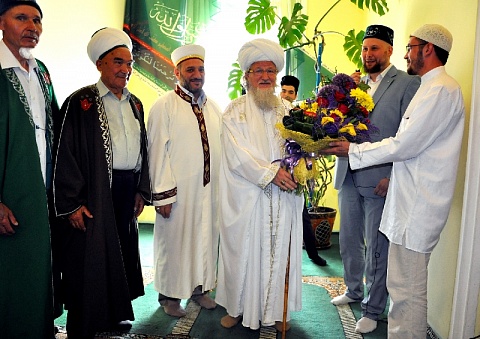 Верховный муфтий принимает поздравления в связи с 35-летним юбилеем вступления в должность