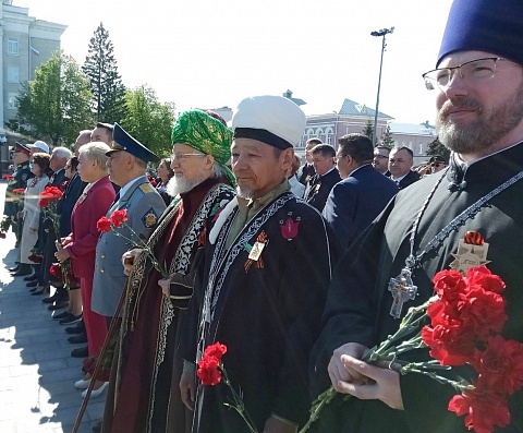 Верховный муфтий Талгат Сафа Таджуддин принял участие в праздничных торжествах в г.Уфа 