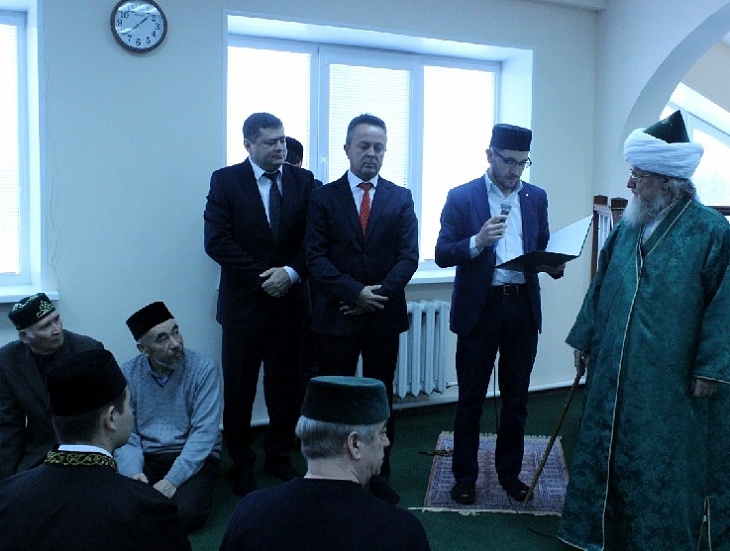 Верховный муфтий наградил меценатов медалями ЦДУМ России