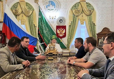 Шейх-уль-Ислам Талгат Сафа Таджуддин принял группу российских политиков