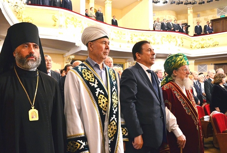 Талгат Таджуддин посетил торжественное собрание, посвященное 26-й годовщине провозглашения Декларации о государственном суверенитете Башкортостана