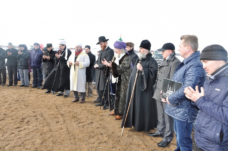 В Уфе произвели одновременную закладку камня в основание мечети и церкви