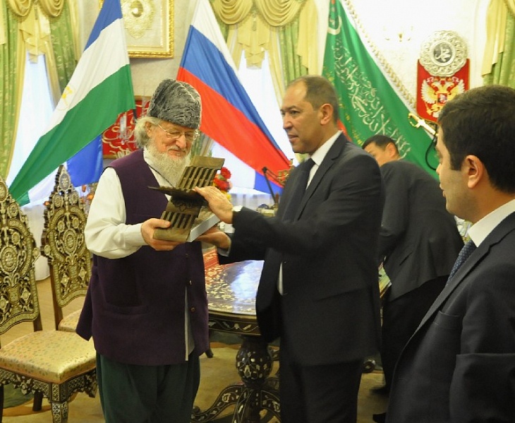 Талгат Таджуддин принял узбекских дипломатов