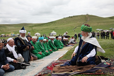 Шейх-уль-Ислам Талгат Сафа Таджуддин принял участие в собрании мусульман на горе Нарыстау 