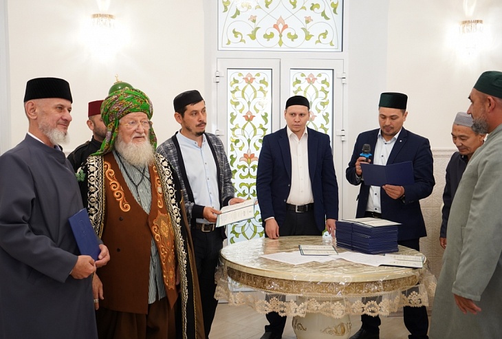 Выпускникам РИУ ЦДУМ России вручены дипломы