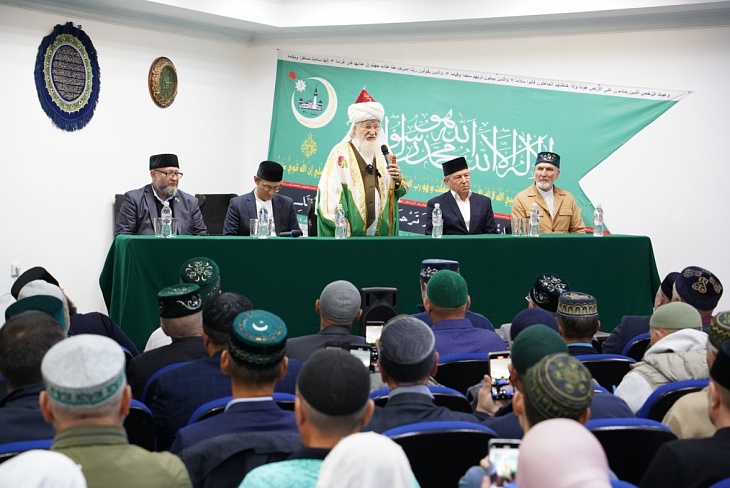 Верховный муфтий поздравил студентов с Днем знаний