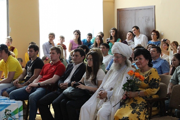 Верховный муфтий посетил праздничный вечер, посвященный «Последнему звонку» в детском доме